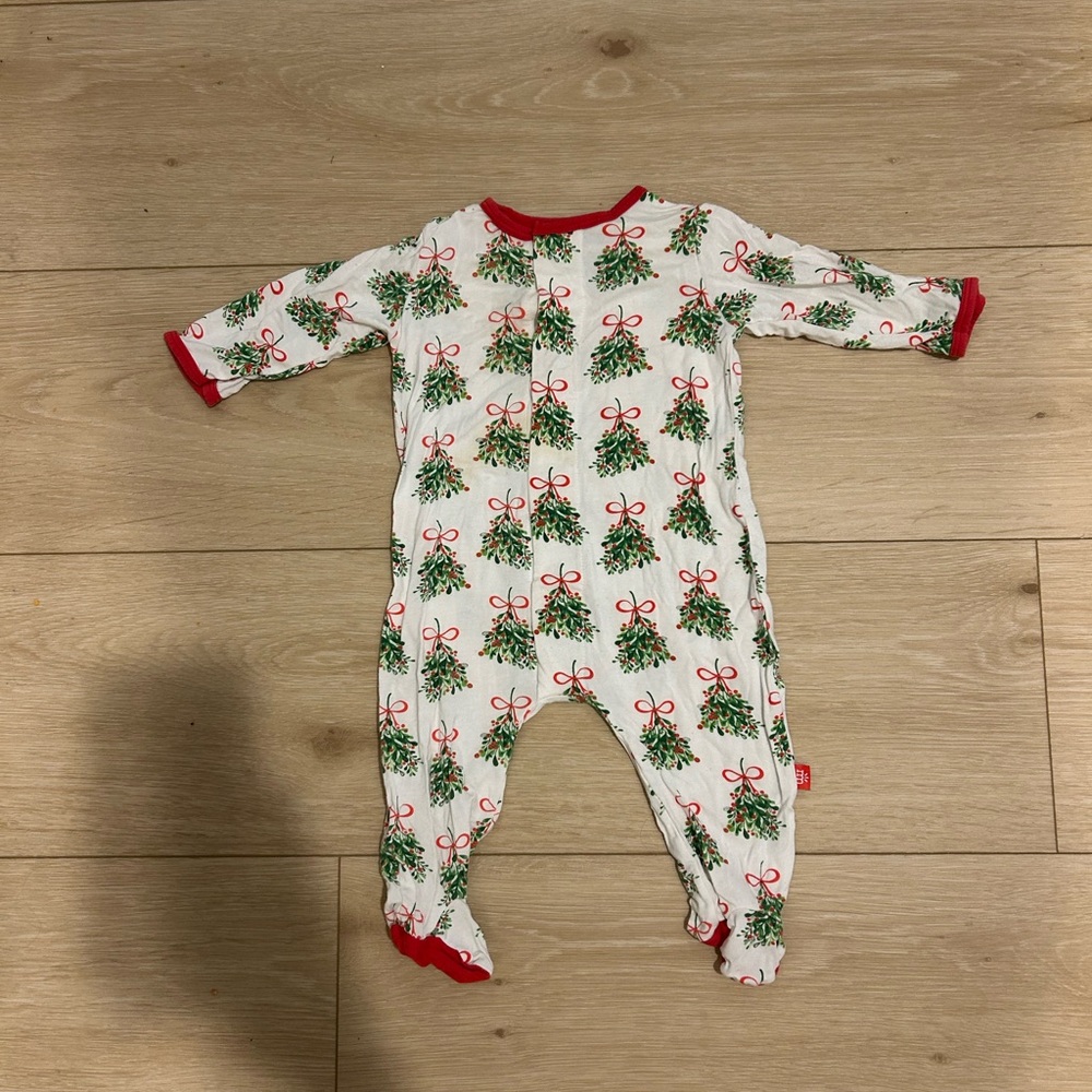 Magnetic Me Red and Green Holiday Footie